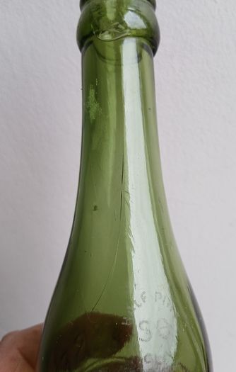 Hassett Ennis bottle (cracked)
