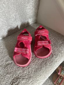 clarks  sandals girl size 4 1/2