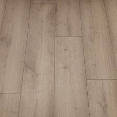 Brand new Alaskan Oak 12mm laminated flooring