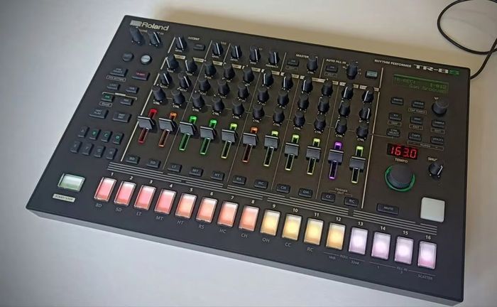 Roland TR-8S