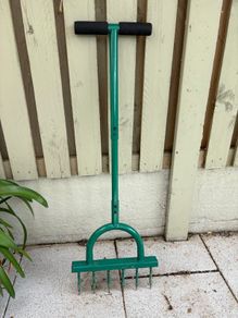 Lawn aerator Spikes Aerating tool manual