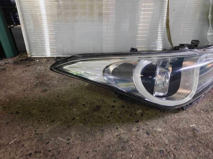 Hyundai i40 drivers headlight
