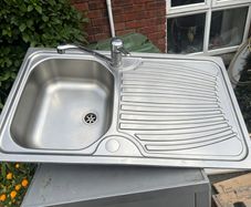 Stainless steel kitchen sink with drainer + mixer tap