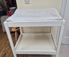 Baby changing table