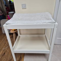 Baby changing table