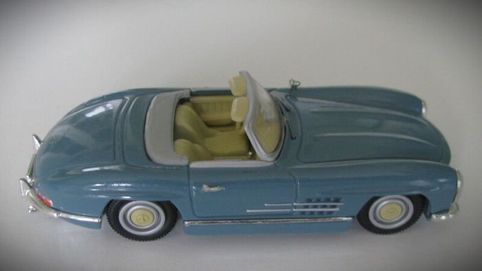 Diecast Model Mercedes-Benz 300SL (W198) - Collectable Vanguards 1:43