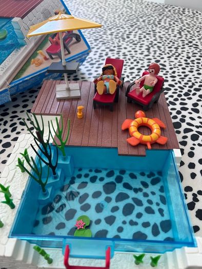 playmobil city life swimming pool
