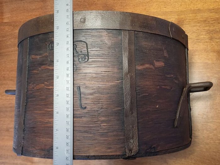 Beautiful vintage wooden pot 20L with metal handles