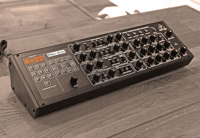 Behringer Pro 800