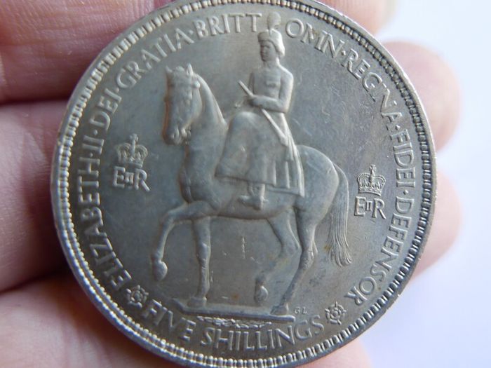 1953 Queen Elizabeth II Coronation Crown Royal Mint 5 Shilling Commemorative Coin