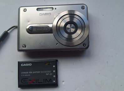 Casio Exilim EX-S100 Digital Camera