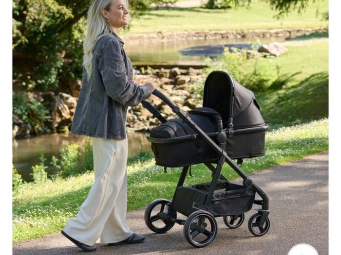 Babylo 2-in-1 Travel System with Car Seat Black