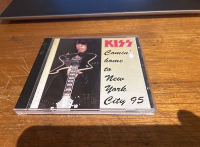 Kiss - Comin' Home To New York City 95