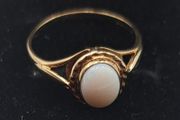 9ct  opal yellow gold ring size M
