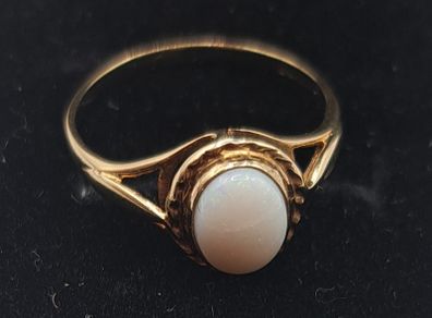 9ct  opal yellow gold ring size M