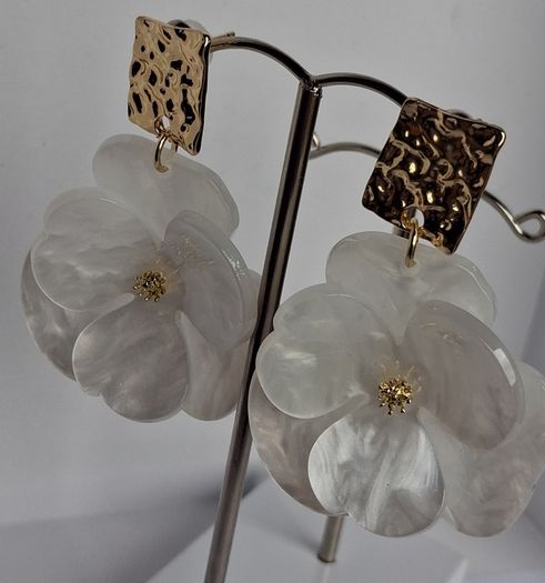 Hammered Square Stud Cream Hibiscus Floral Earrings