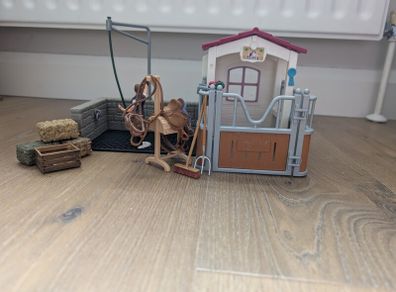 Schleich Horse Club Horse Box with Washing Area