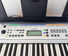 Yamaha YPT-255 Portable Keyboard with Power Adapter