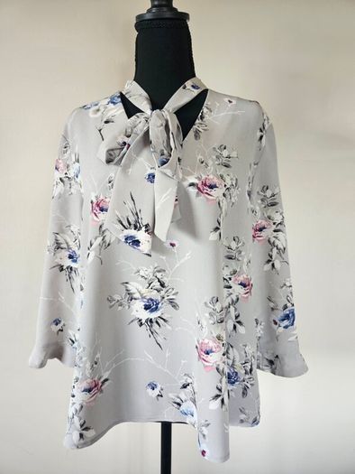 New blouse Girl on film