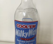 Unigate 1980s milk bottle Milky Way