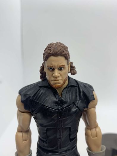 wwe elite Wrestlemania 34 The Undertaker with entrance greats clothing & stand action figure
