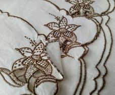 Vintage linen napkins, hand embroidered napkins