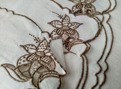 Vintage linen napkins, hand embroidered napkins