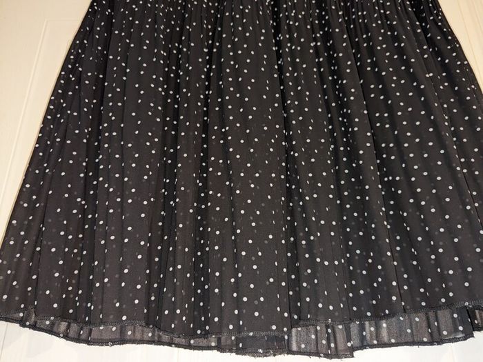 Perfect for Summer. beautiful pleated midi skirt from New Look