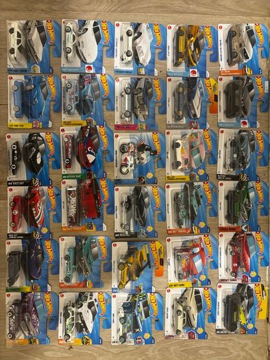 Huge bundle of hotwheels