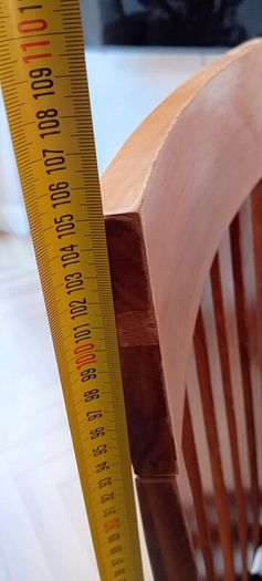 Extendable table with 4 chairs