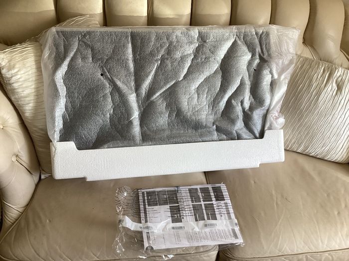 JVC 32 inch LED SMART Television with USB, 2 HDMI, PC Connection port, WIFI connectivity, etc (Boxed / Like New)