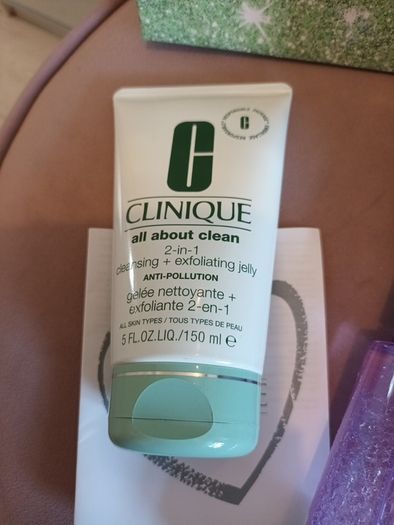 Brand new clinique skincare gift set