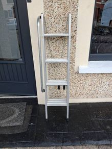 Three piece extendable ladder