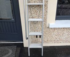 Three piece extendable ladder