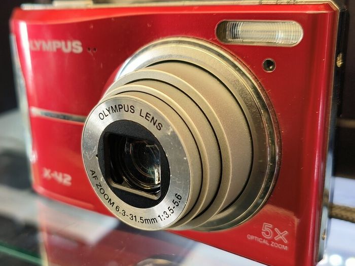 12.0Mpix Olympus X42 Digital Camera + 6.3-31.5mm EQ 36-180mm Zoom Lens X5