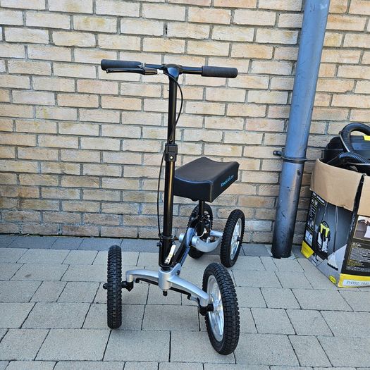 Knee scooter