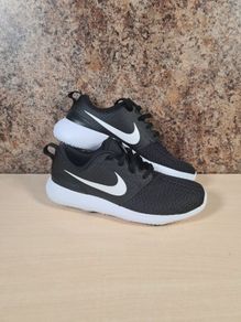Boys NIKE ROSHE G golf trainers shoes spikeless Size UK 4.5 EU 37.5 (AT2)