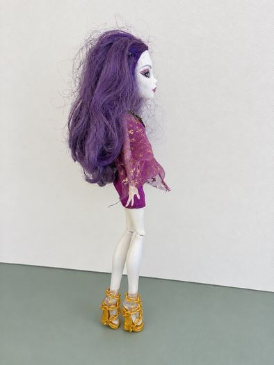 Monster High 13 Wishes Spectra Vondergeist Party Lounge Doll - Mattel 2008 First Generation