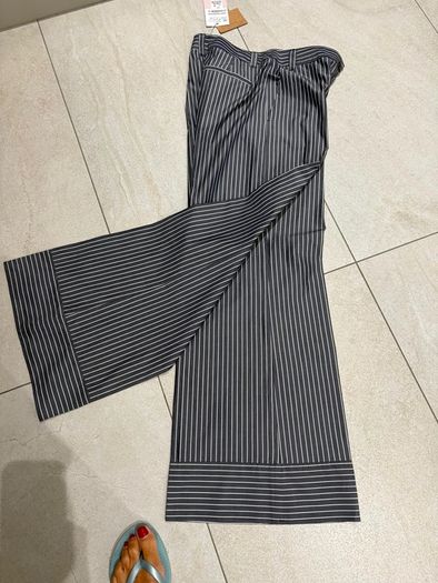 iblues brand which is a part of max mara group brand pinstripe 100% cotton fabric in a French navy and off white colour  BRAND NEW