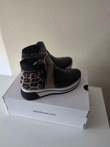 womans shoe