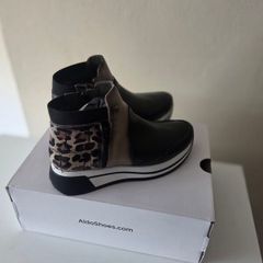 womans shoe