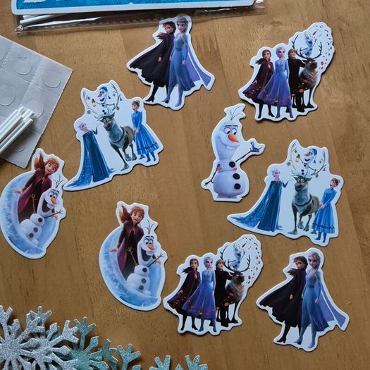 22 Frozen cake or cup cakes decorations