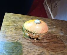 Decorative egg ornament
