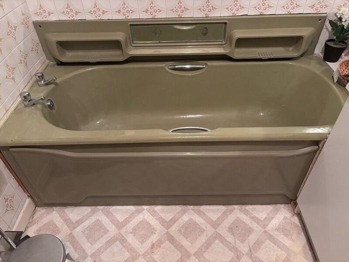 Retro Bathroom Ware