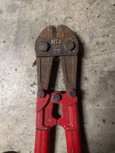 Bolt cutter