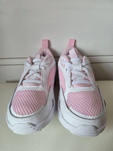 Girl's Nike Airmax runners size UK 11 (worn)