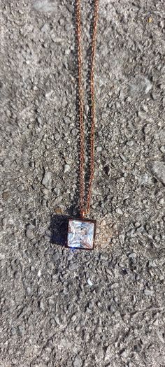Vintage jewelry is sold individually for 5 to 10 euros