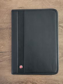 Wenger genuine leather A4 bi-folio with pen