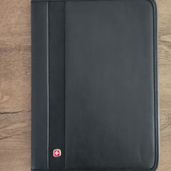 Wenger genuine leather A4 bi-folio with pen
