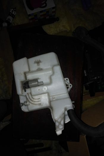 Bmw e60 5 series water tank